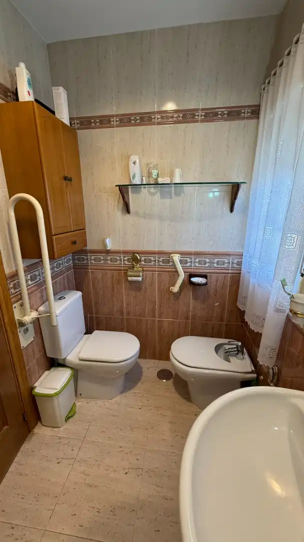 Baño de Casa adosada en venta en Villa del Prado con Aire acondicionado y Terraza