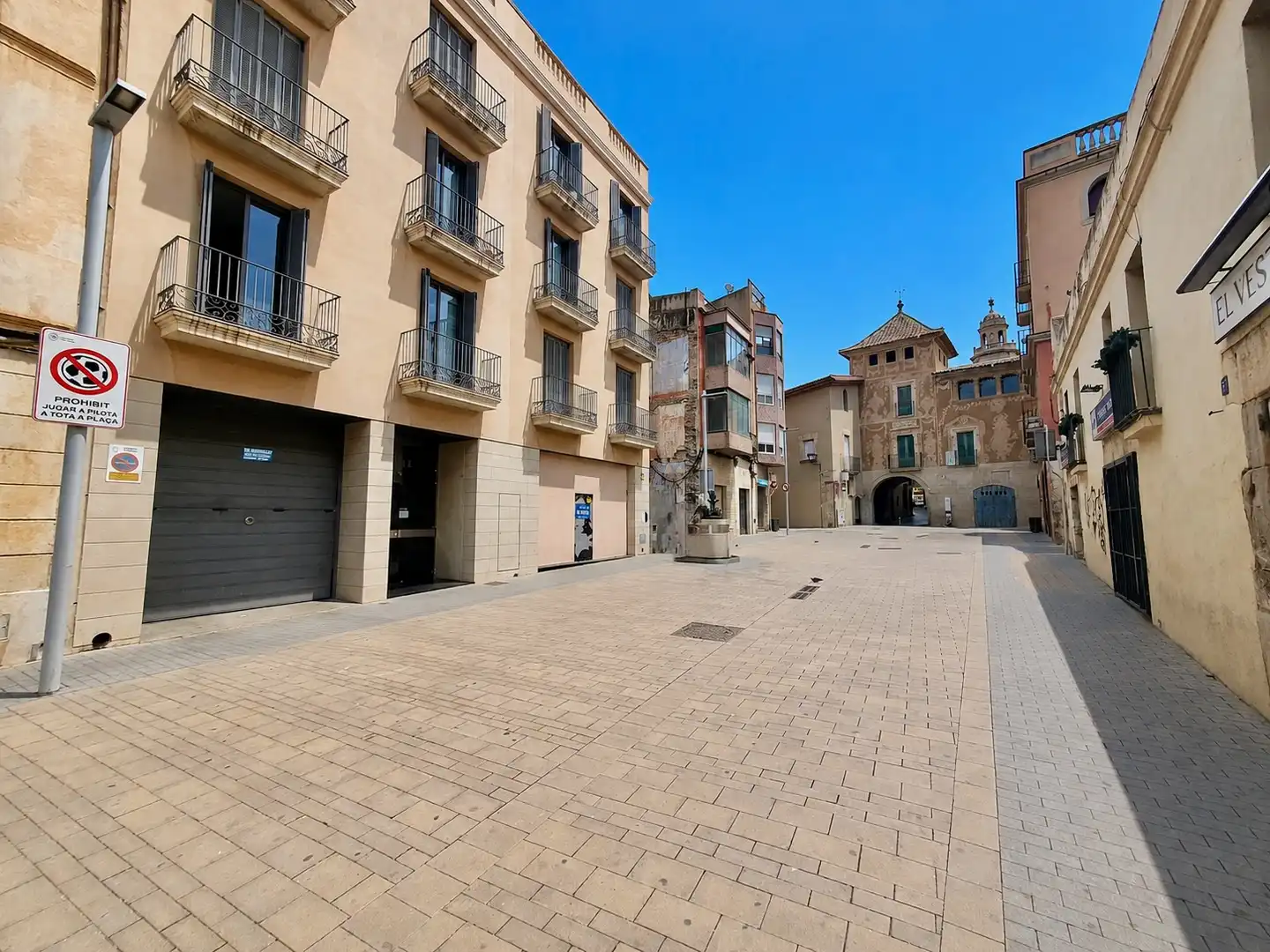 Business premises for sale in Carrer de les Quatre Fonts 10, imagen 2