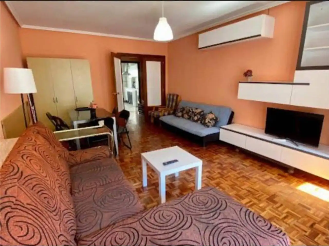 Living room of Flat for rent in Burgos  with Heating, Parquet flooring and Terrace