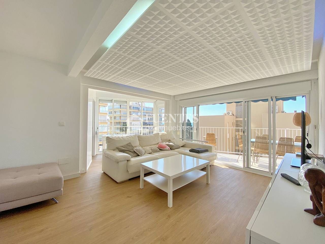 Living room of Flat for sale in El Campello  with Terrace and Furnished