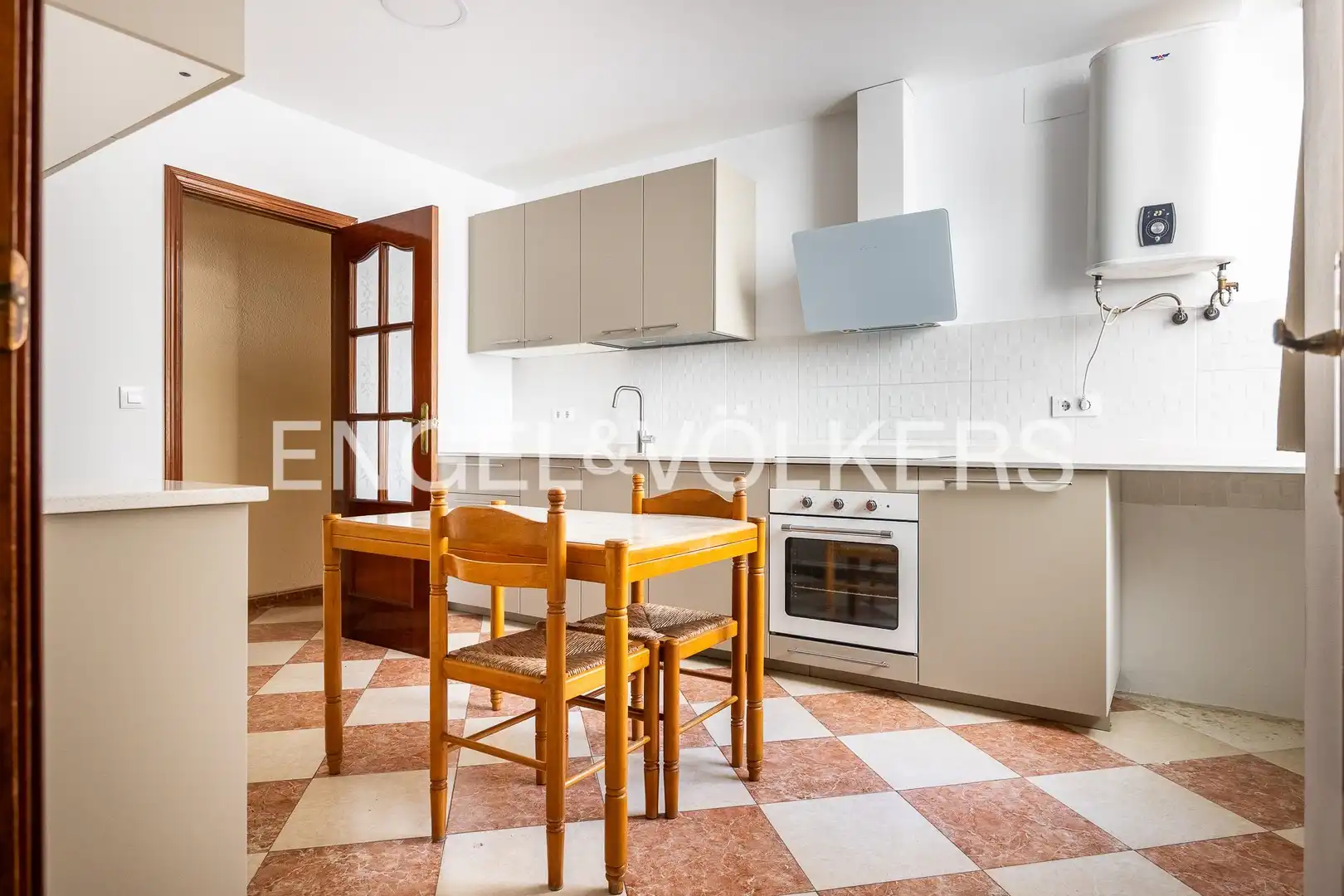 Kitchen of Flat for sale in Sevilla  with Heating, Terrace and Storage room