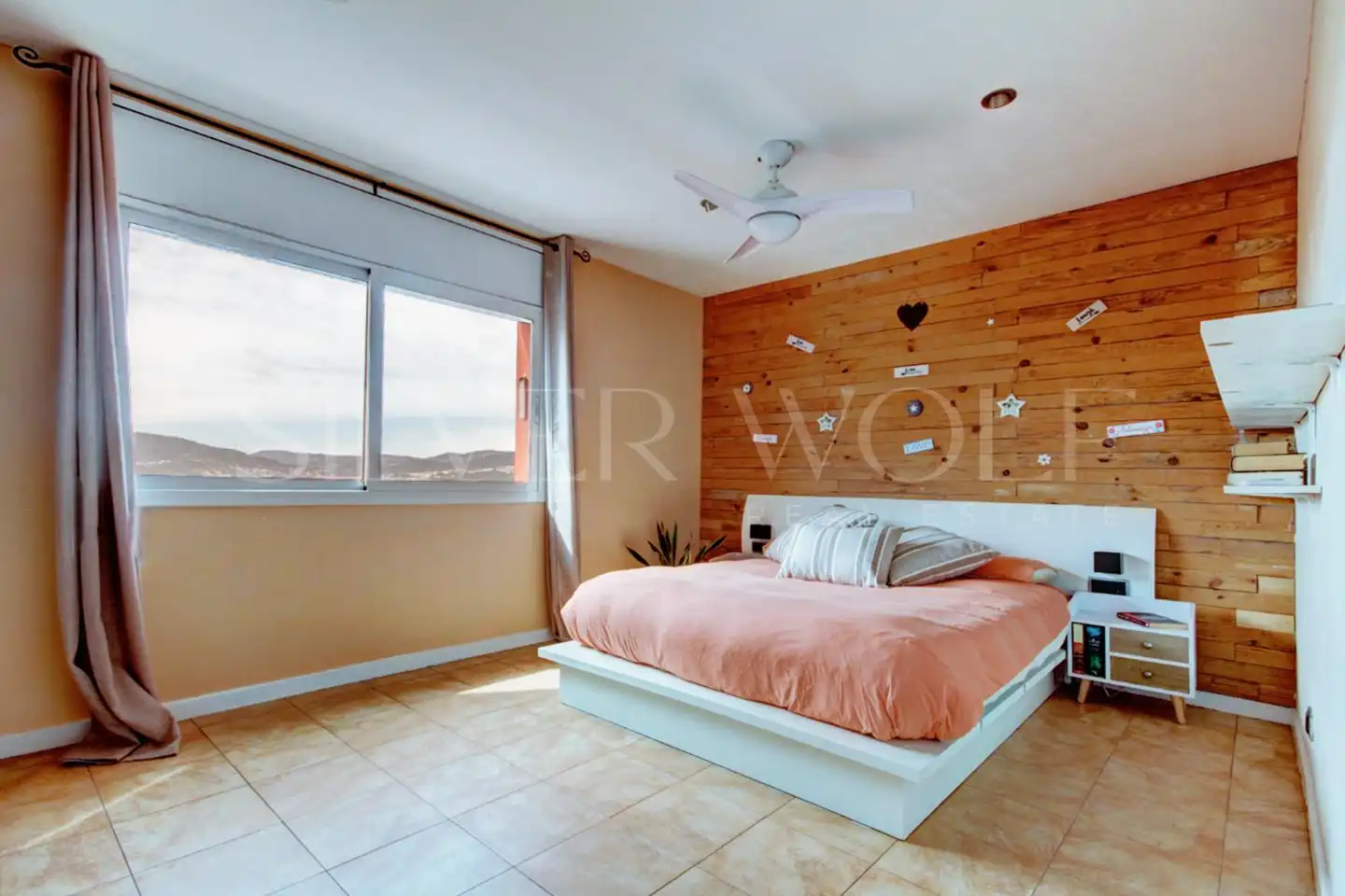 Habitación de Casa o chalet en venta en Molins de Rei con Aire acondicionado, Calefacción y Jardín privado