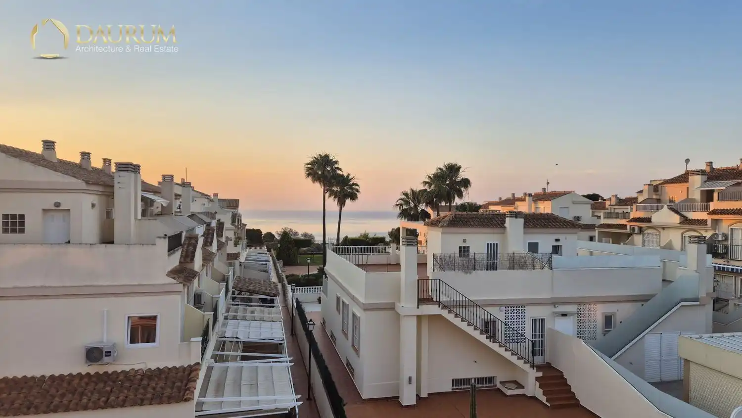 Außenansicht von Einfamilien-Reihenhaus zum Verkauf in Santa Pola mit Klimaanlage, Heizung und Terrasse