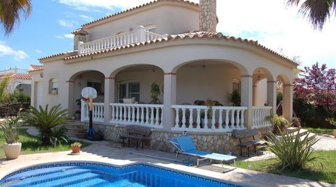 Espectacular chalet a escasos metros del paseo marítimo en la playa de Riumar