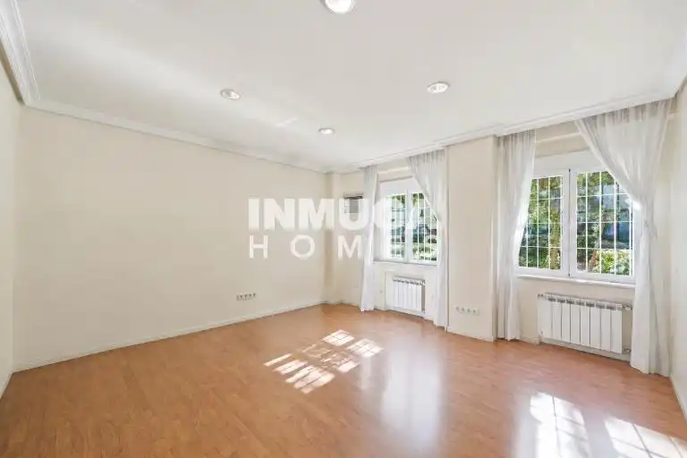 Garden of Flat for sale in Madrid  with Air Conditioner, Heating and Storage room