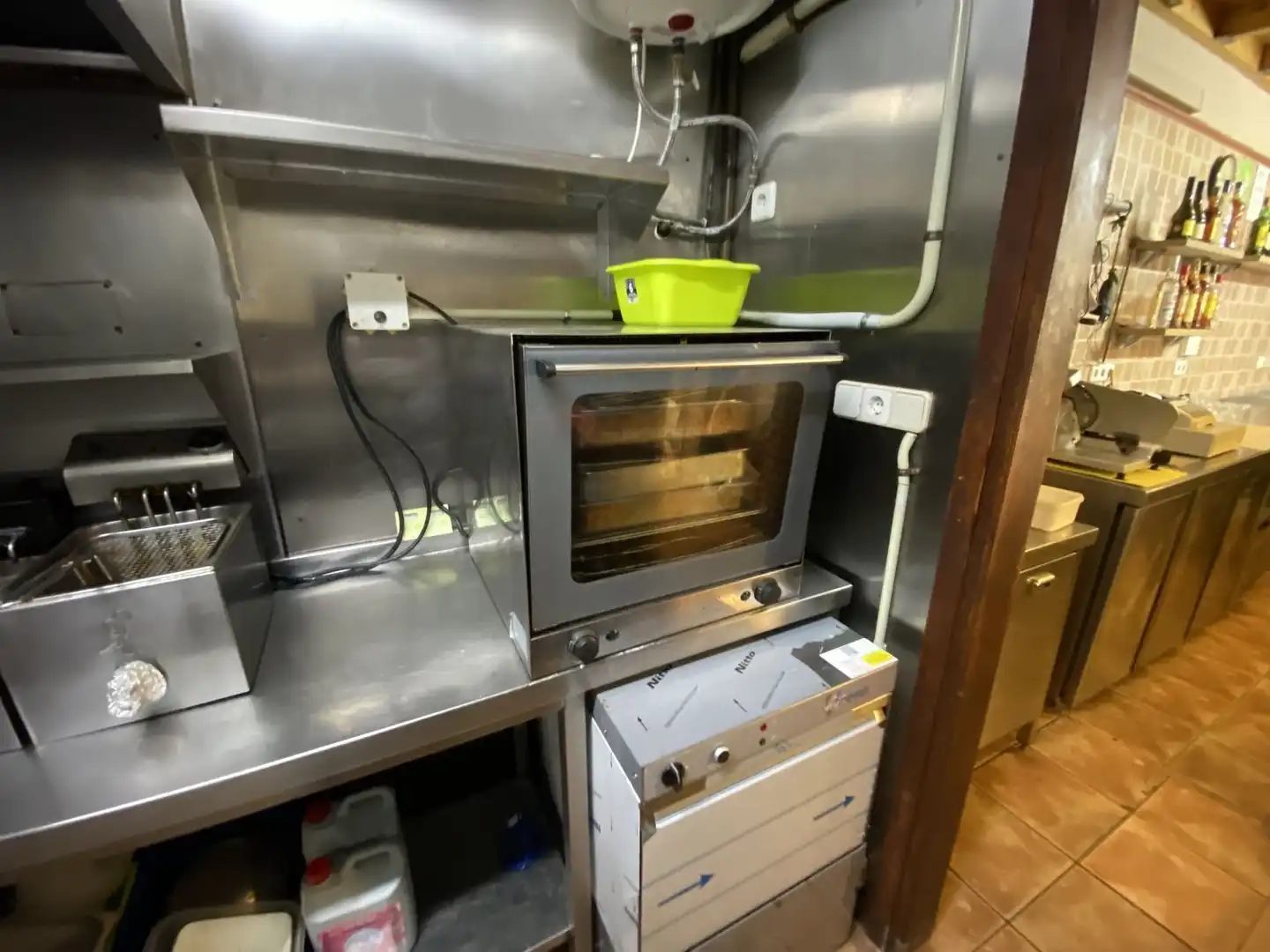 Cuina de Local en venda en Cornellà de Llobregat amb Aire condicionat
