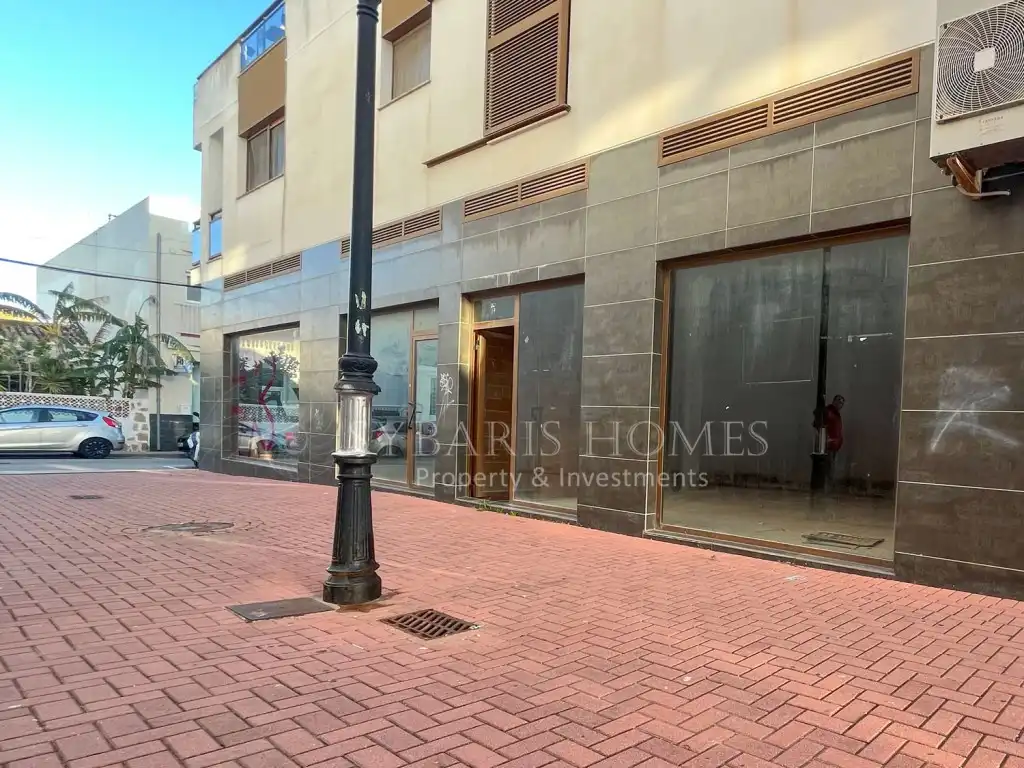 Locale commerciale in vendita a Calle Vicent Ferrer