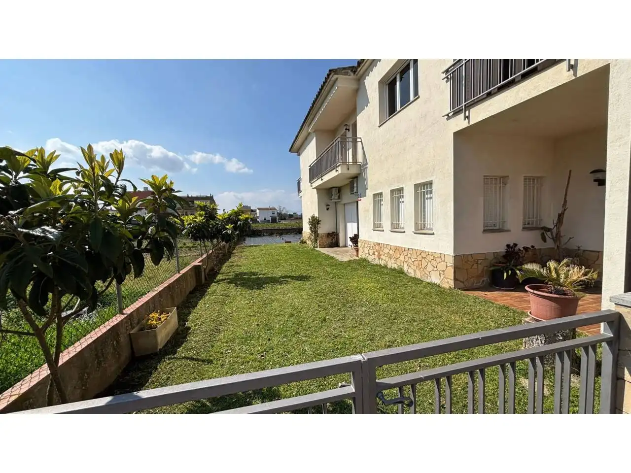 Vista exterior de Casa o chalet de alquiler en Flaçà con Aire acondicionado, Calefacción y Jardín privado