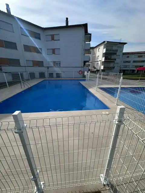 Piscina de Pis en venda en Albelda de Iregua amb Calefacció, Terrassa i Piscina comunitària