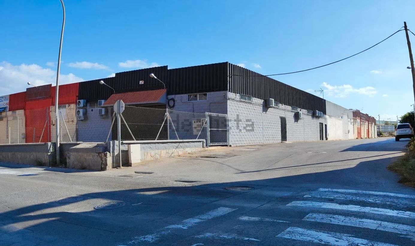 Vista exterior de Nau industrial en venda en  Almería Capital
