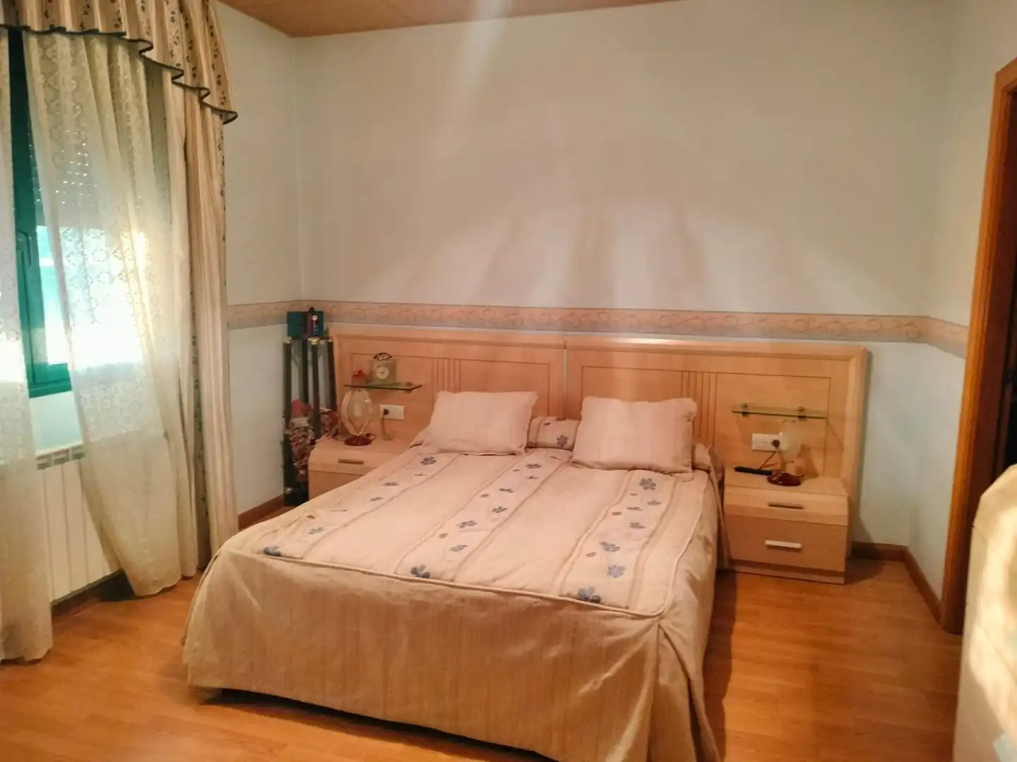 Dormitori de Casa adosada en venda en Argamasilla de Calatrava amb Aire condicionat, Calefacció i Terrassa