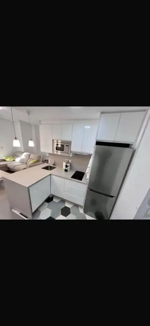 Cuina de Apartament de lloguer en Guardamar del Segura amb Aire condicionat, Calefacció i Moblat