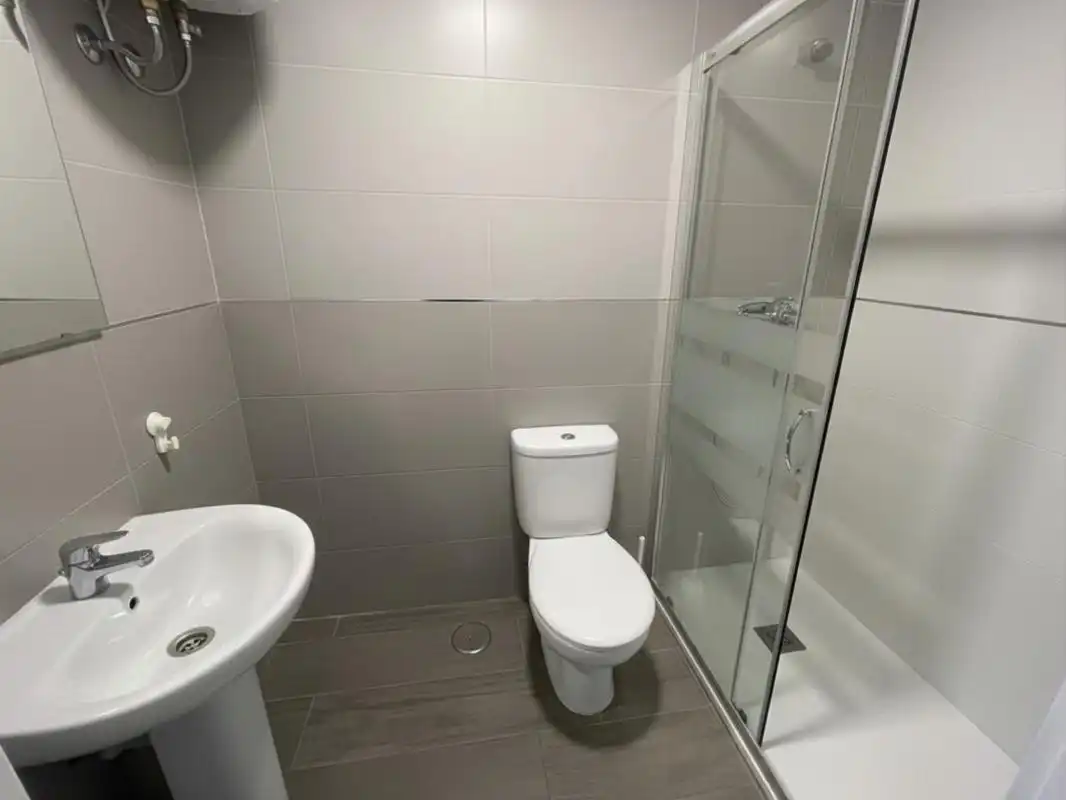 Bathroom of Ground floor for sale in Madrid  with Air Conditioner, Heating and Terrace