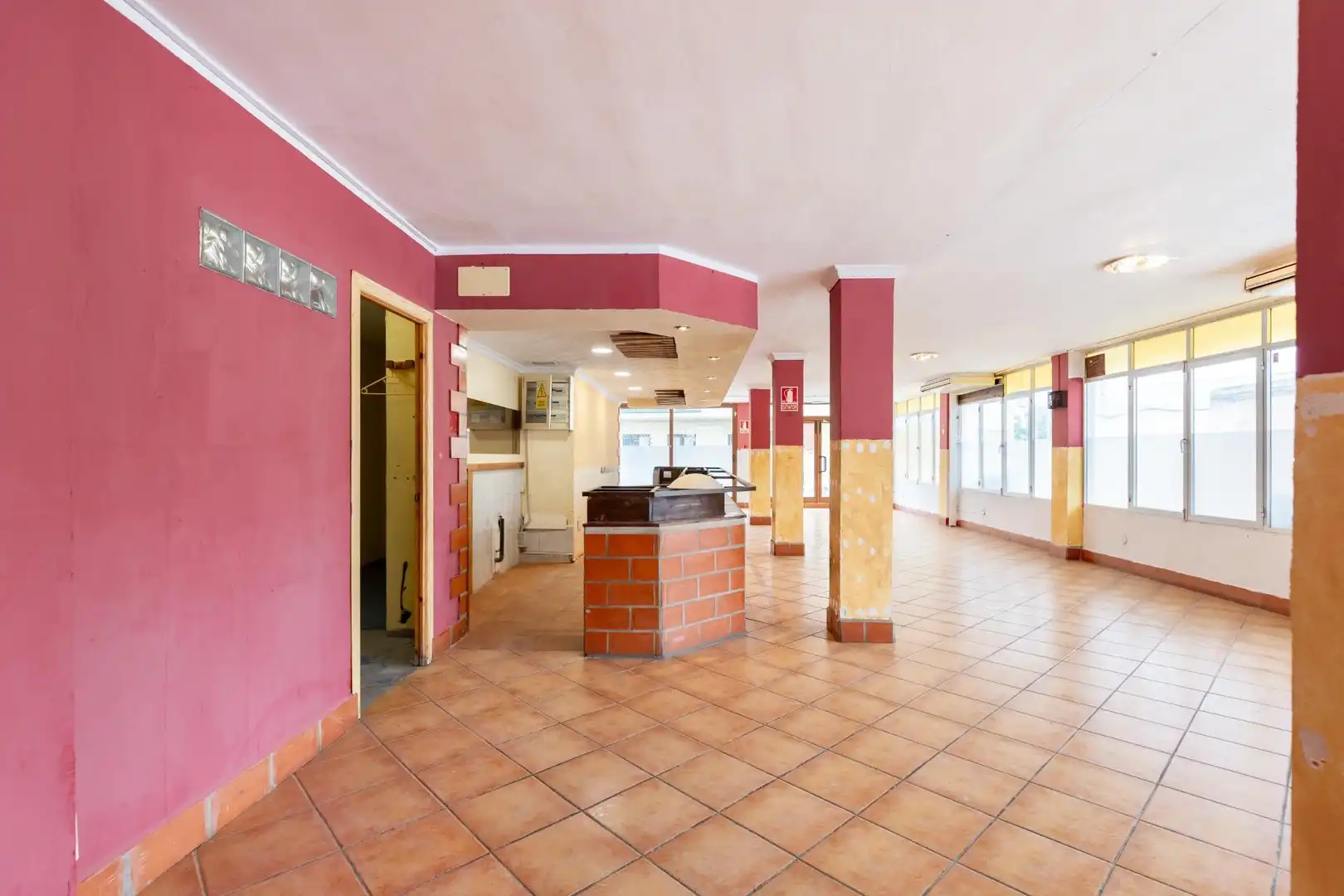 Geschaftsraum zur Miete in Calvià mit Klimaanlage und Terrasse
