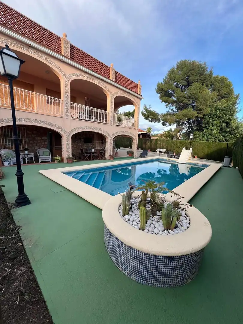 Piscina de Casa o xalet en venda en Benidorm amb Aire condicionat, Terrassa i Traster