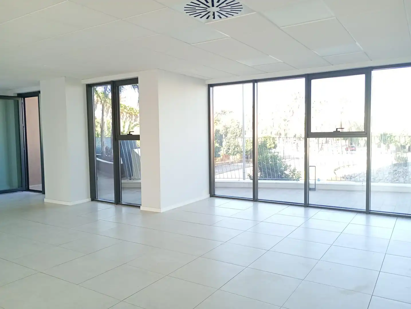 Büro zur Miete in Jerez de la Frontera mit Klimaanlage und Terrasse
