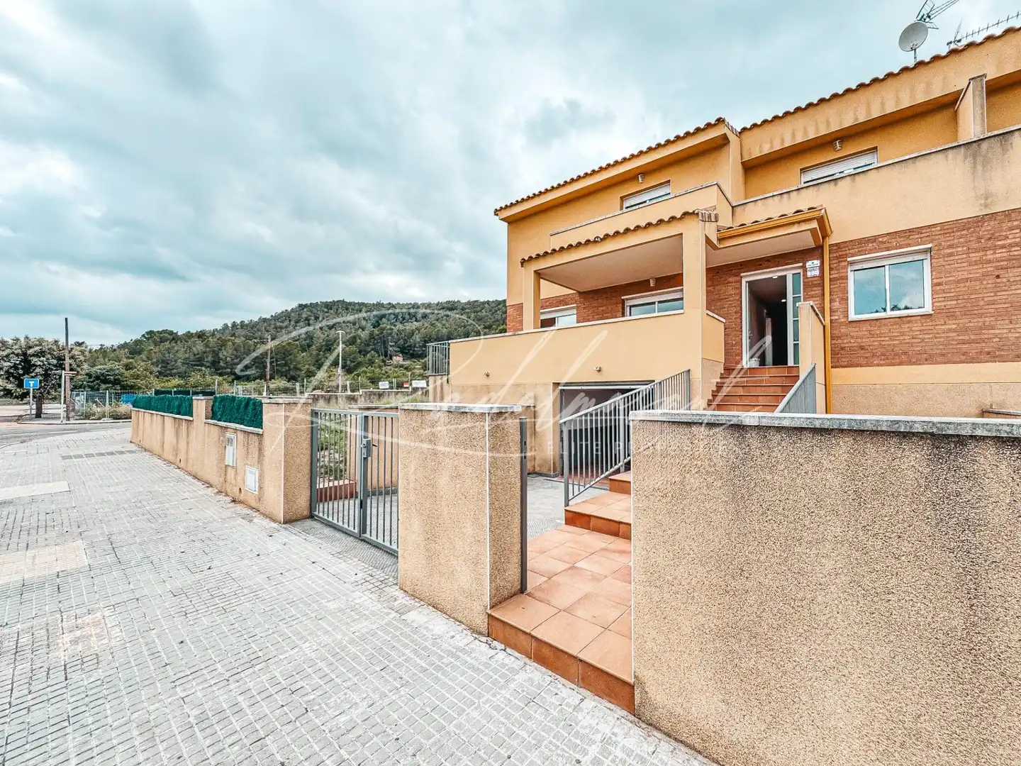Außenansicht von Einfamilien-Reihenhaus zum Verkauf in Alcover mit Privatgarten und Terrasse