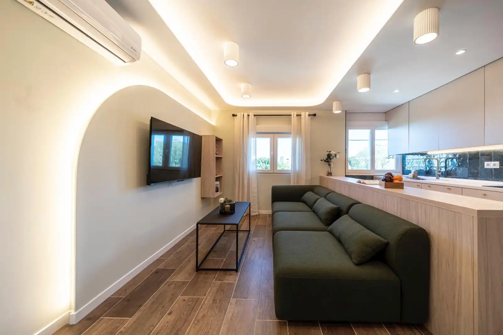 Living room of Flat for sale in  Madrid Capital  with Air Conditioner, Heating and Furnished