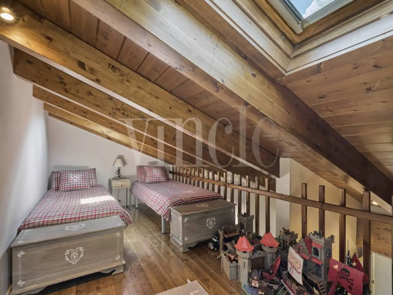 Dormitori de Casa adosada en venda en Alp amb Calefacció, Jardí privat i Parquet