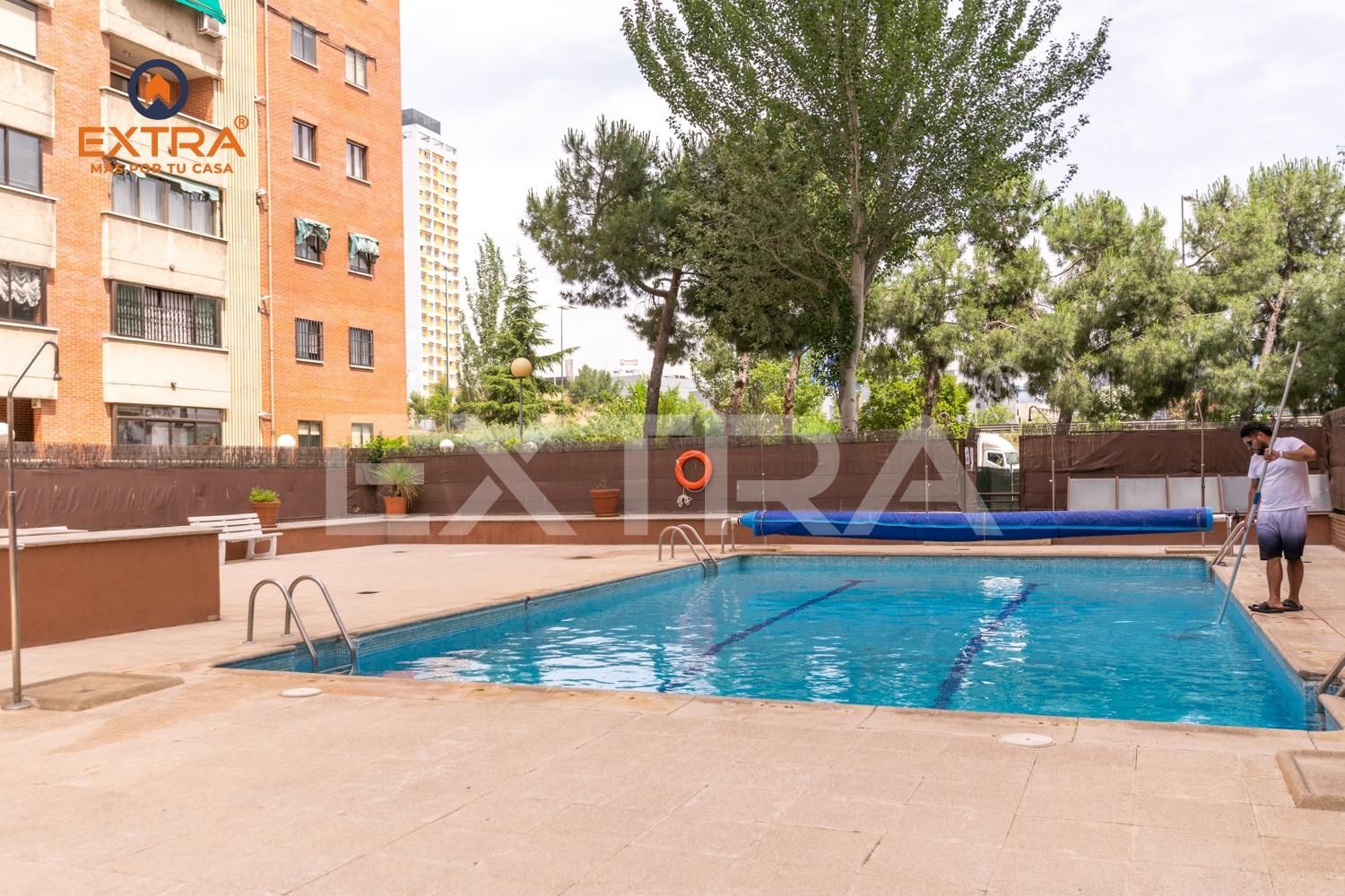 Piscina de Pis en venda en  Madrid Capital amb Calefacció, Jardí privat i Terrassa