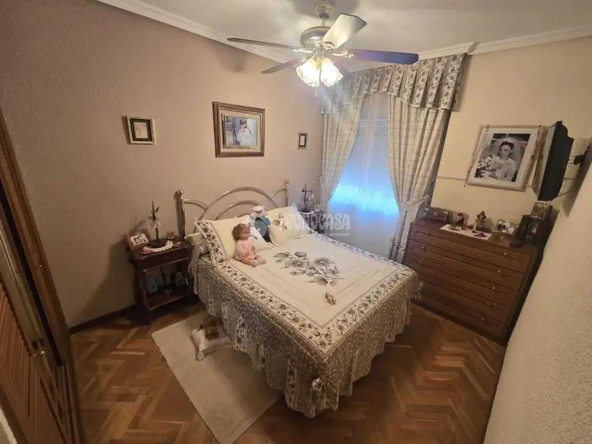 Habitación de Piso en venta en Madrid con Calefacción, Parquet y Piscina comunitaria