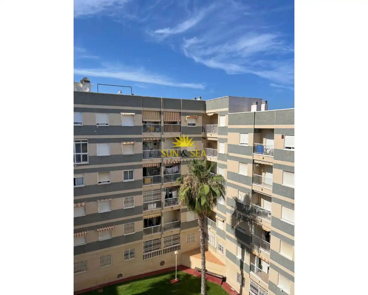 Vista exterior de Apartamento de alquiler en Torrevieja con Aire acondicionado, Calefacción y Horno