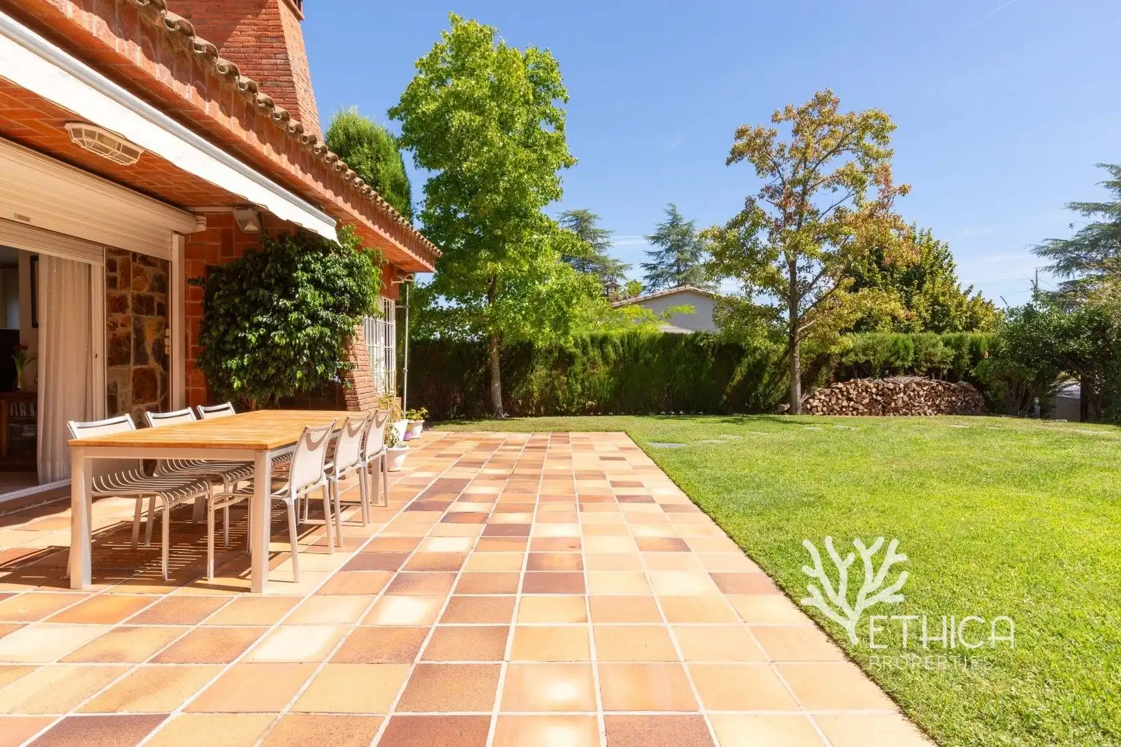 Jardí de Casa o xalet en venda en Cerdanyola del Vallès amb Aire condicionat, Calefacció i Jardí privat