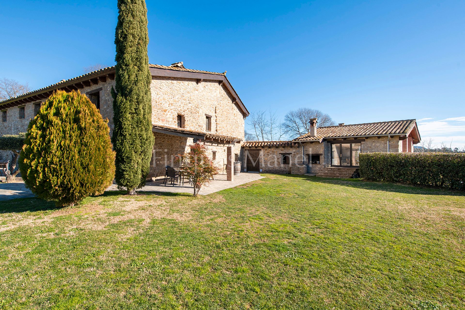 Vista exterior de Finca rústica en venda en Santa Pau amb Aire condicionat, Calefacció i Jardí privat