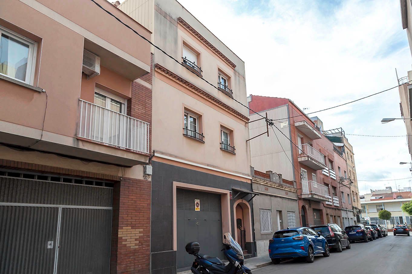 Vista exterior de Casa adosada en venda en El Prat de Llobregat amb Aire condicionat, Calefacció i Terrassa