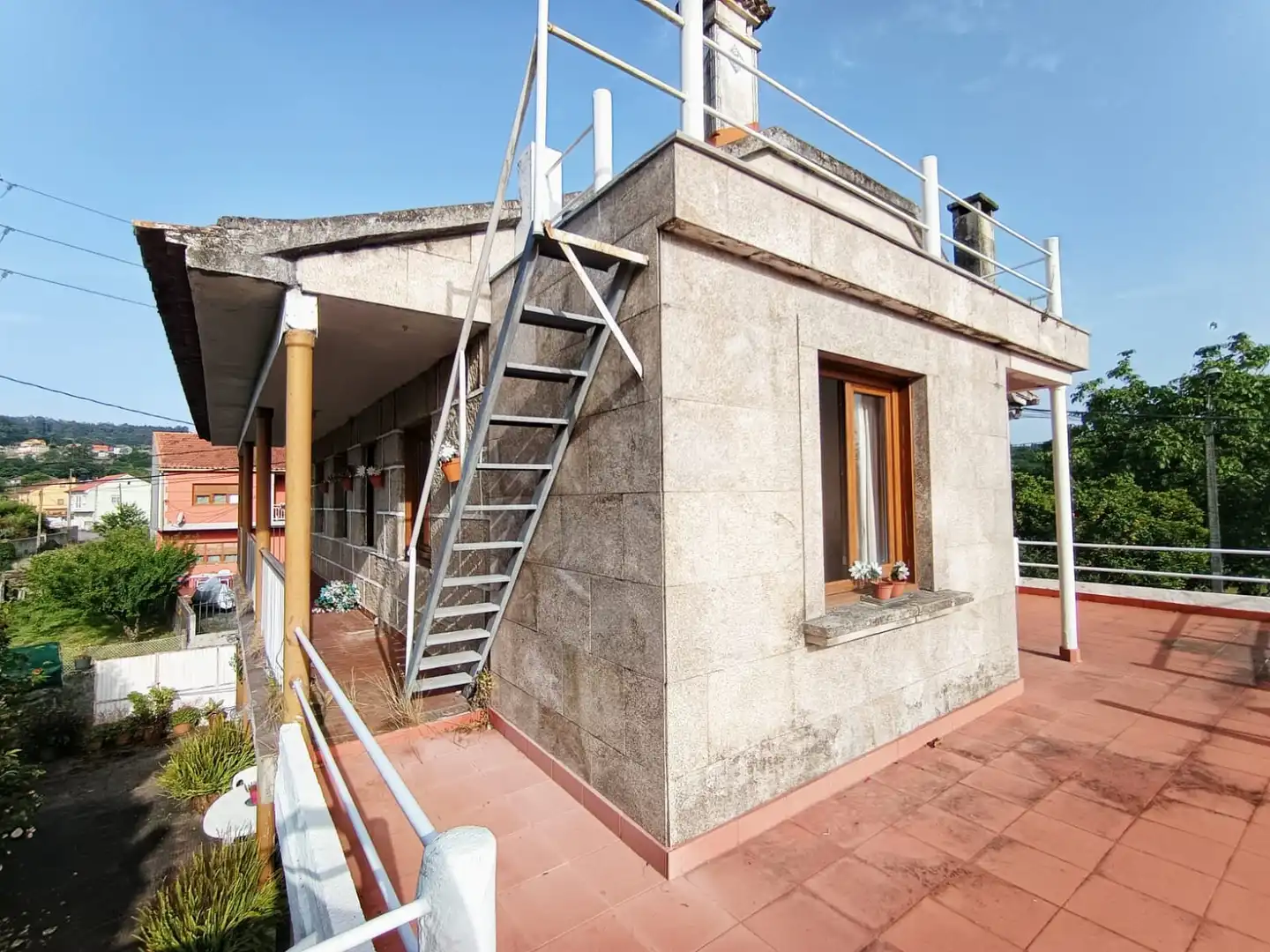 Vista exterior de Casa o chalet en venta en Pontevedra Capital  con Calefacción, Jardín privado y Terraza