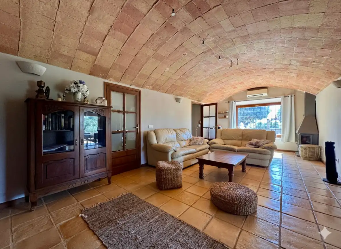 Sala d'estar de Finca rústica en venda en Cruïlles, Monells I Sant Sadurní de L'Heura amb Aire condicionat, Calefacció i Jardí privat