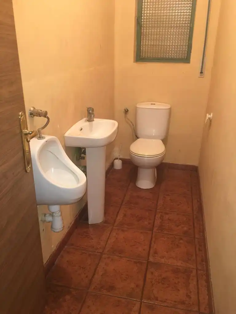 Baño de Local en venta en Calzada de Don Diego