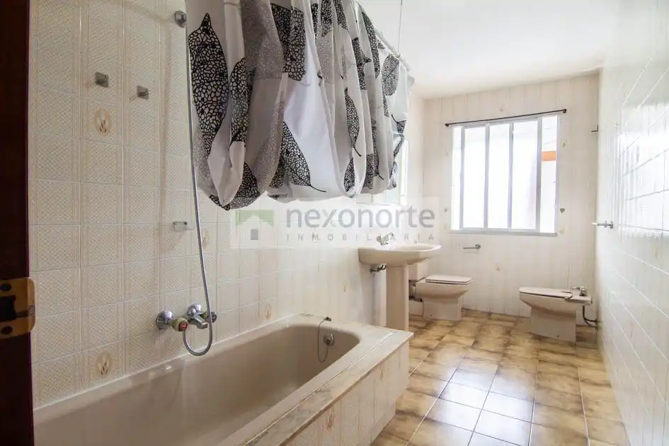 Baño de Piso en venta en As Pontes de García Rodríguez  con Terraza, Trastero y Balcón