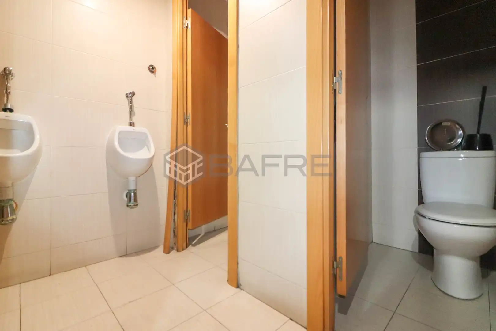 Bathroom of Commercial properties for rent in Madrid