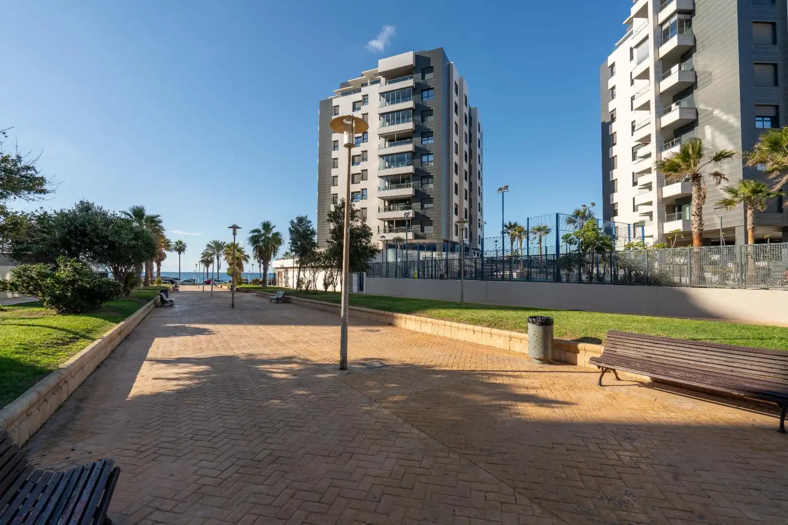 Vista exterior de Piso en venta en Almería con Aire acondicionado, Calefacción y Jardín privado