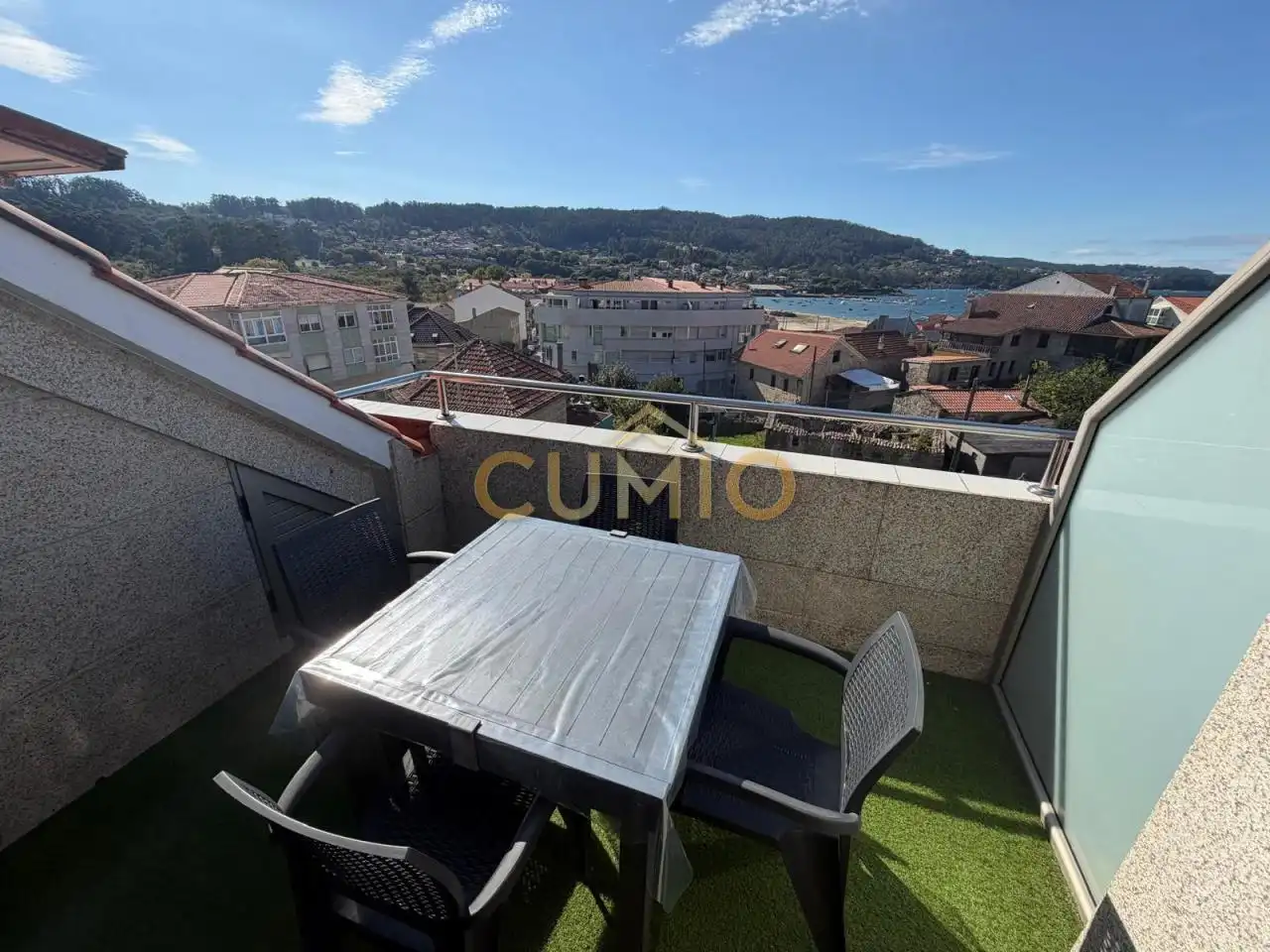 Terrassa de Apartament en venda en Cangas  amb Calefacció, Parquet i Terrassa