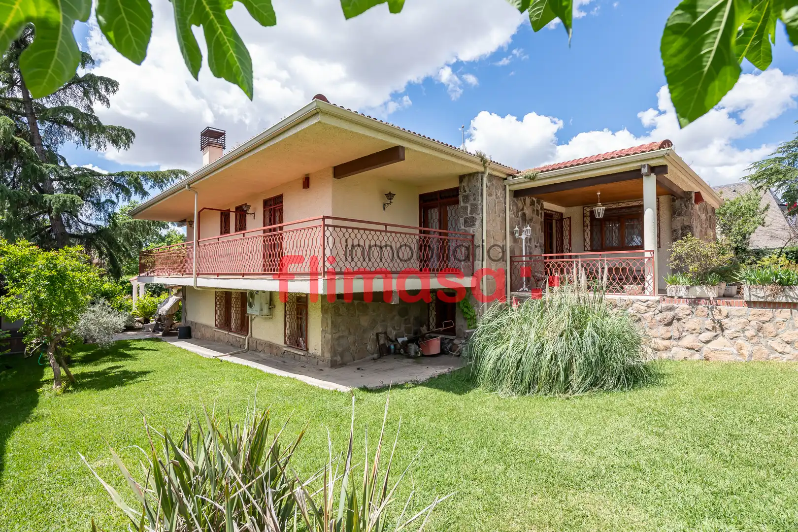 Exterior view of Houses for sale in Villaviciosa de Odón  with Air Conditioner, Heating and Private garden