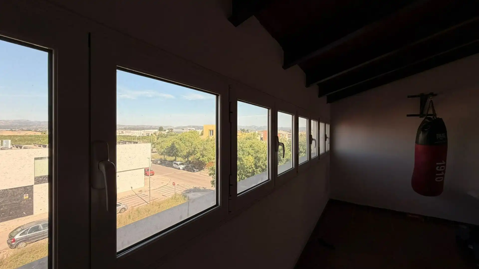 Außenansicht von Einfamilien-Reihenhaus zum Verkauf in Villanueva de Castellón mit Klimaanlage und Abstellraum