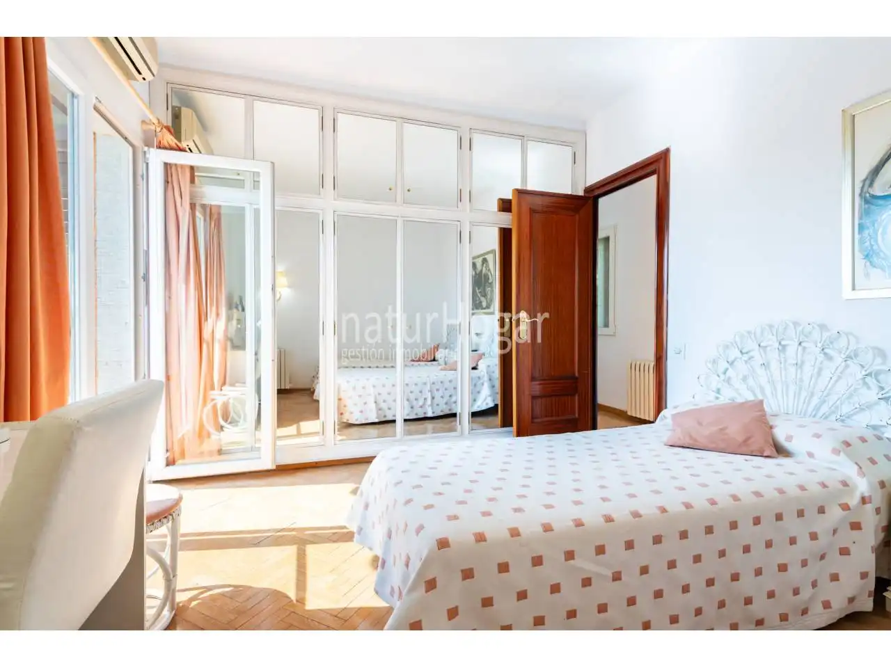 Habitación de Casa o chalet en venta en Paterna con Aire acondicionado, Calefacción y Jardín privado
