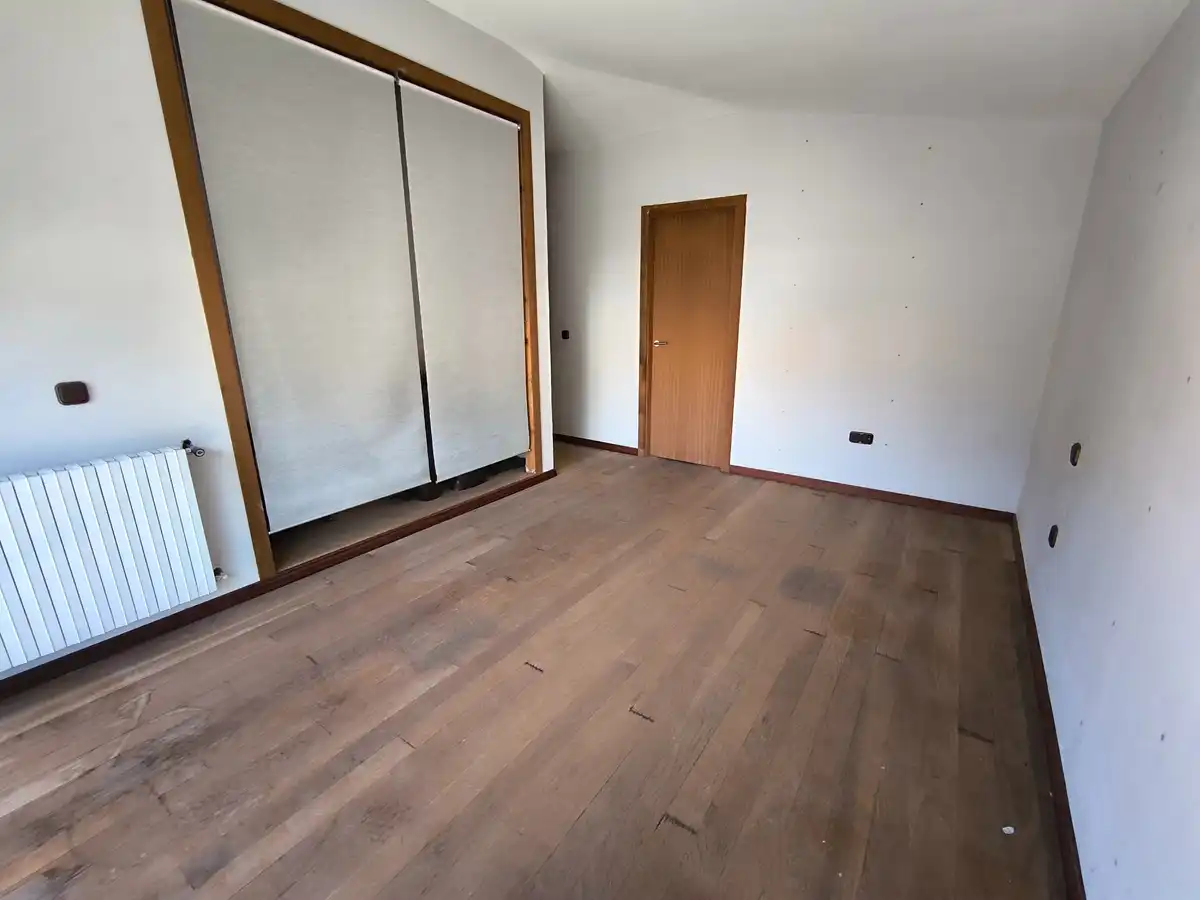 Habitación de Casa o chalet en venta en Vilagarcía de Arousa con Calefacción, Jardín privado y Parquet
