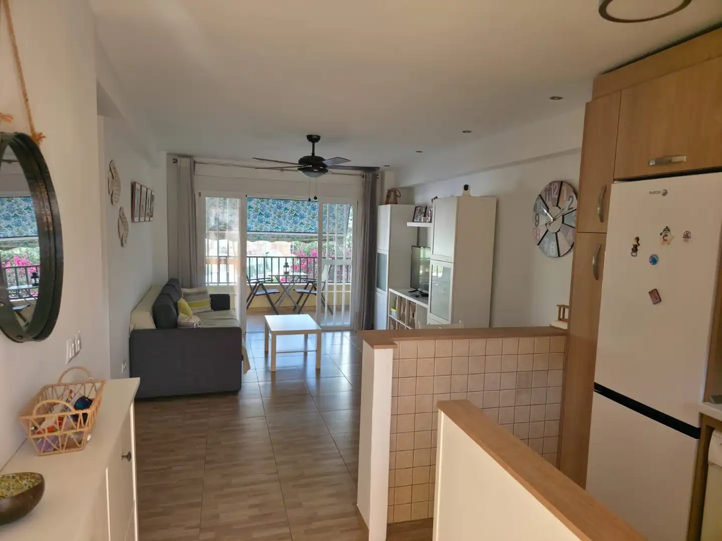 Vista exterior de Piso en venta en Vélez-Málaga con Aire acondicionado y Piscina comunitaria