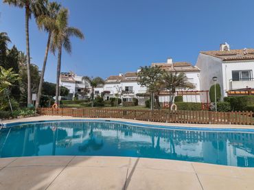 Xalet amb balcó en venda a Costa Natura