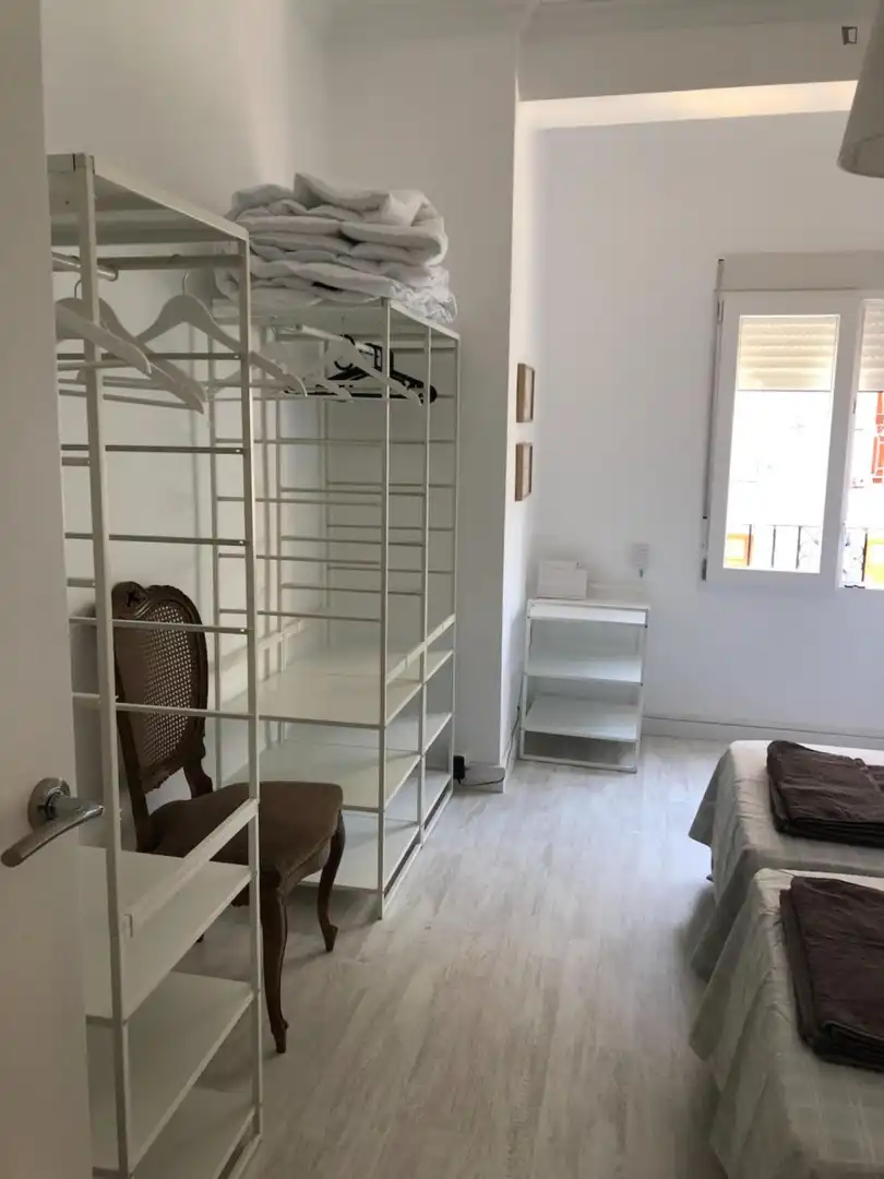 Schlafzimmer von Wohnungen zur Miete in Valencia mit Möbliert, Ofen und Waschmaschine