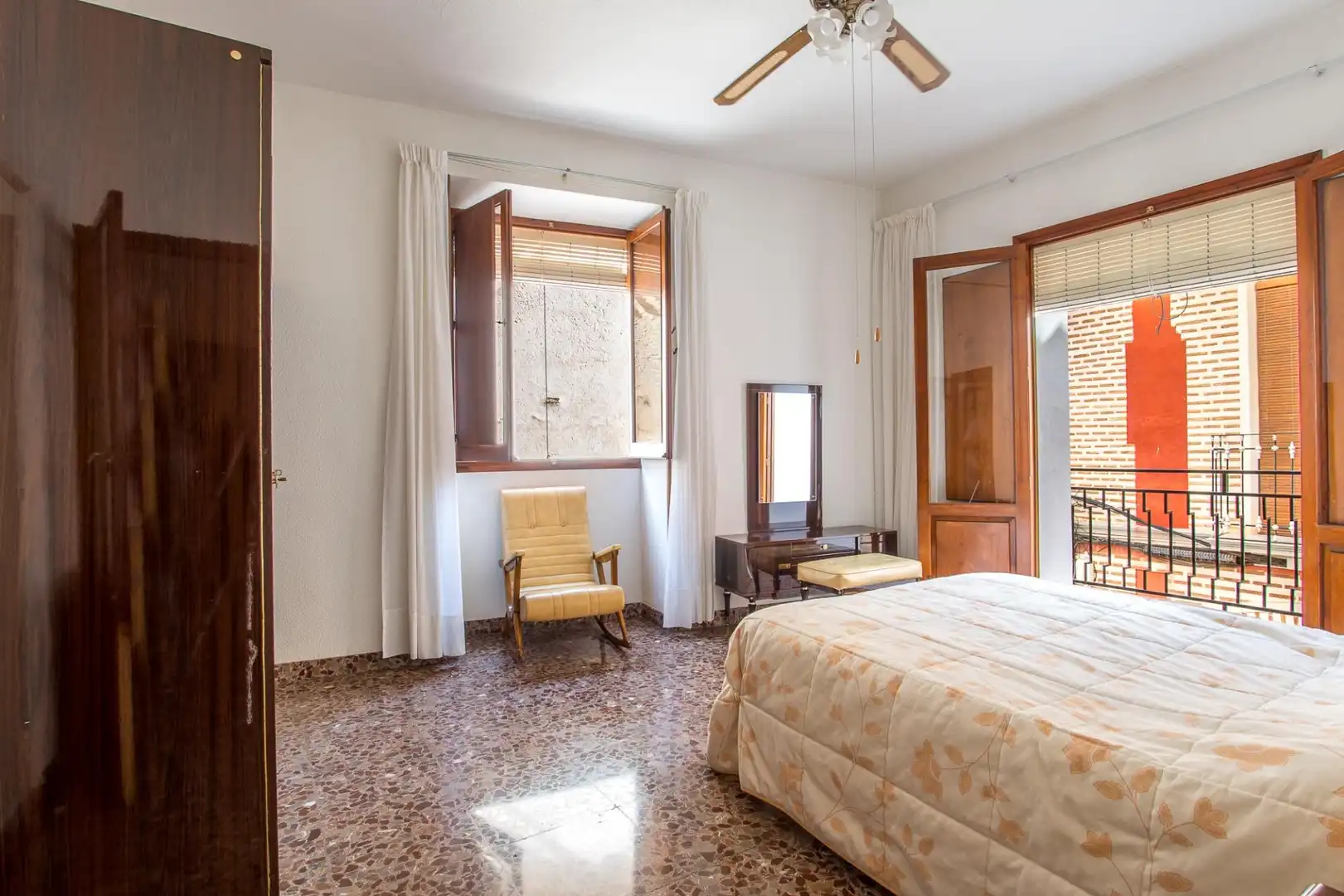 Buildings for sale in Mula