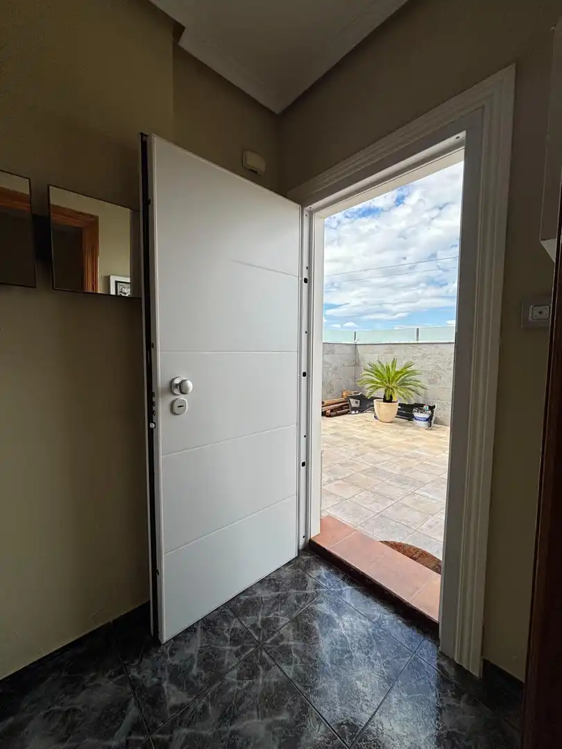 Casa adosada en venta en Calle MARIA DE ZAYAS-B SANTIAGO, 28, Miranda