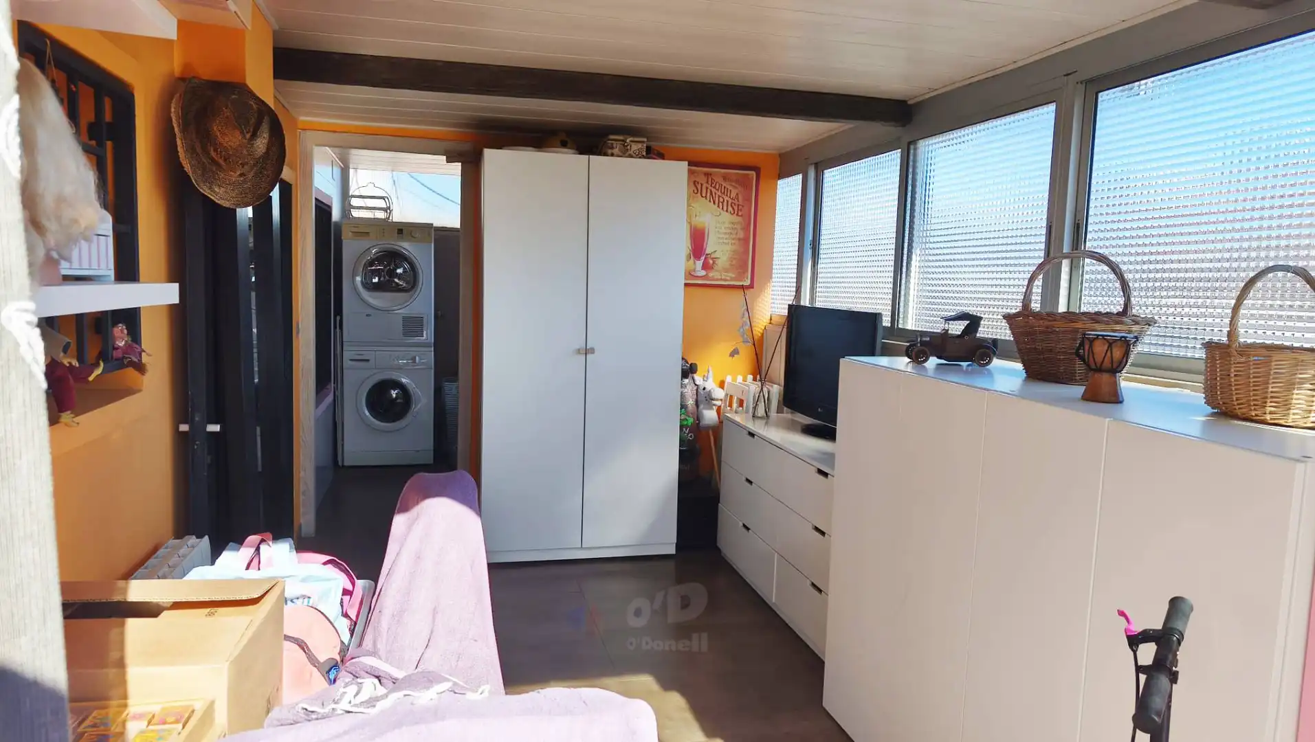 Schlafzimmer von Dachboden zum Verkauf in Sant Boi de Llobregat mit Klimaanlage, Terrasse und Ofen