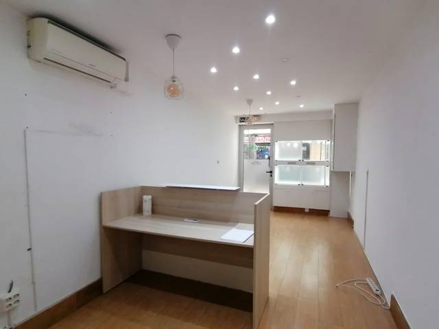 Local comercial en Alquiler en Carrer de Galileu en Sants