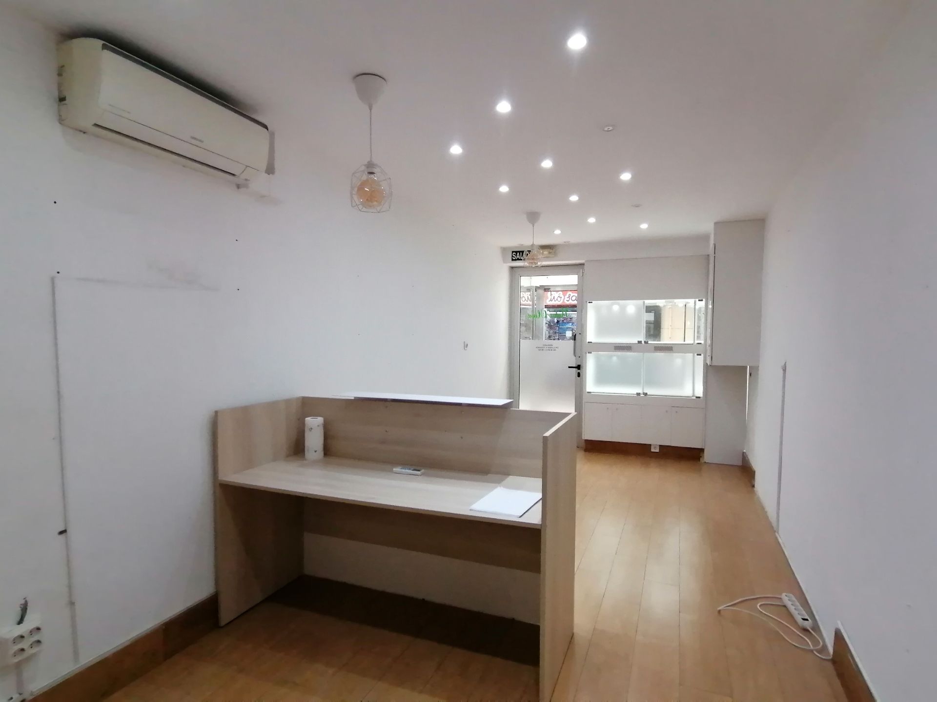 Local de alquiler en Carrer de Galileu, Sants , Sants - Montjuïc