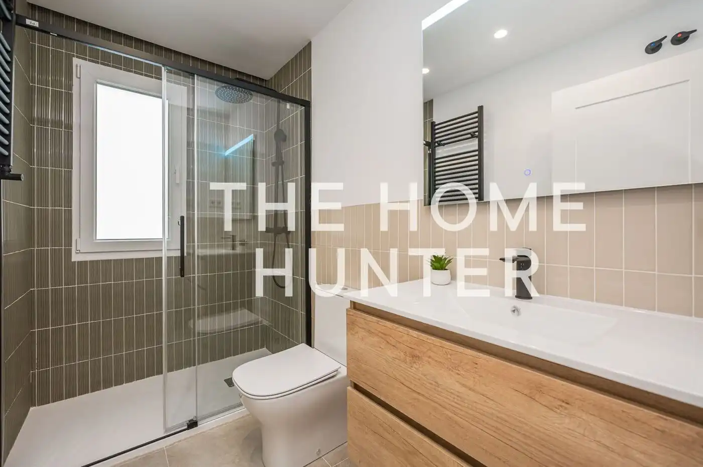 Bathroom of Flat for sale in Madrid  with Air Conditioner, Heating and Furnished