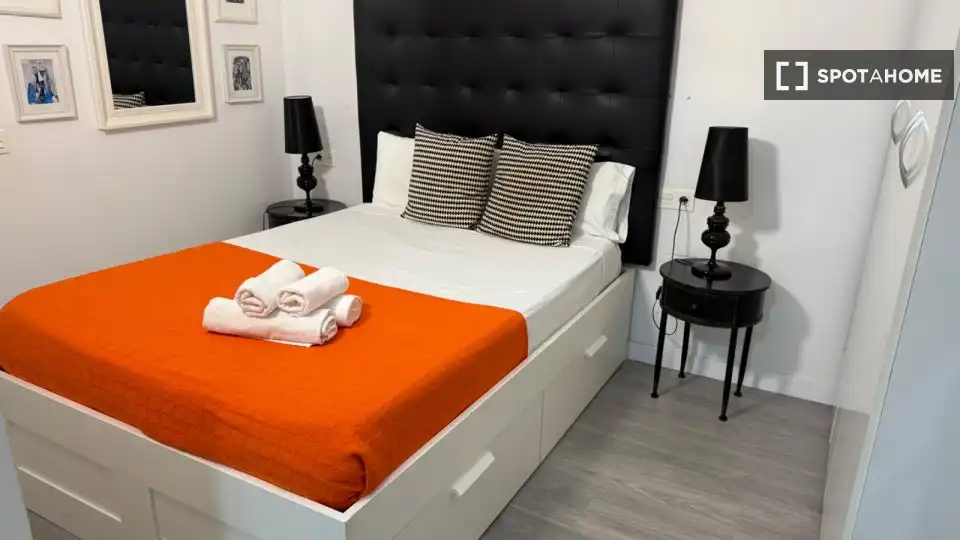 Habitación de Apartamento para compartir en Málaga con Aire acondicionado, Terraza y Amueblado